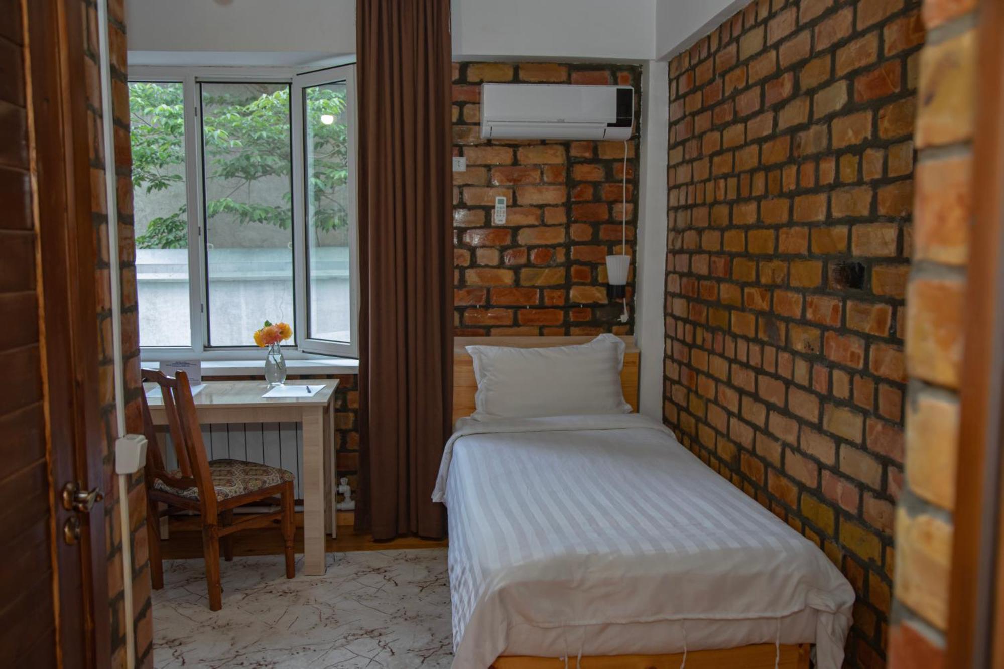 Hotel Good Night Jalal-Abad Exterior foto